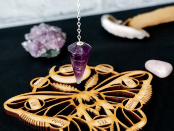 A guide on how to use a Pendulum in your daily life! – La Muci Design