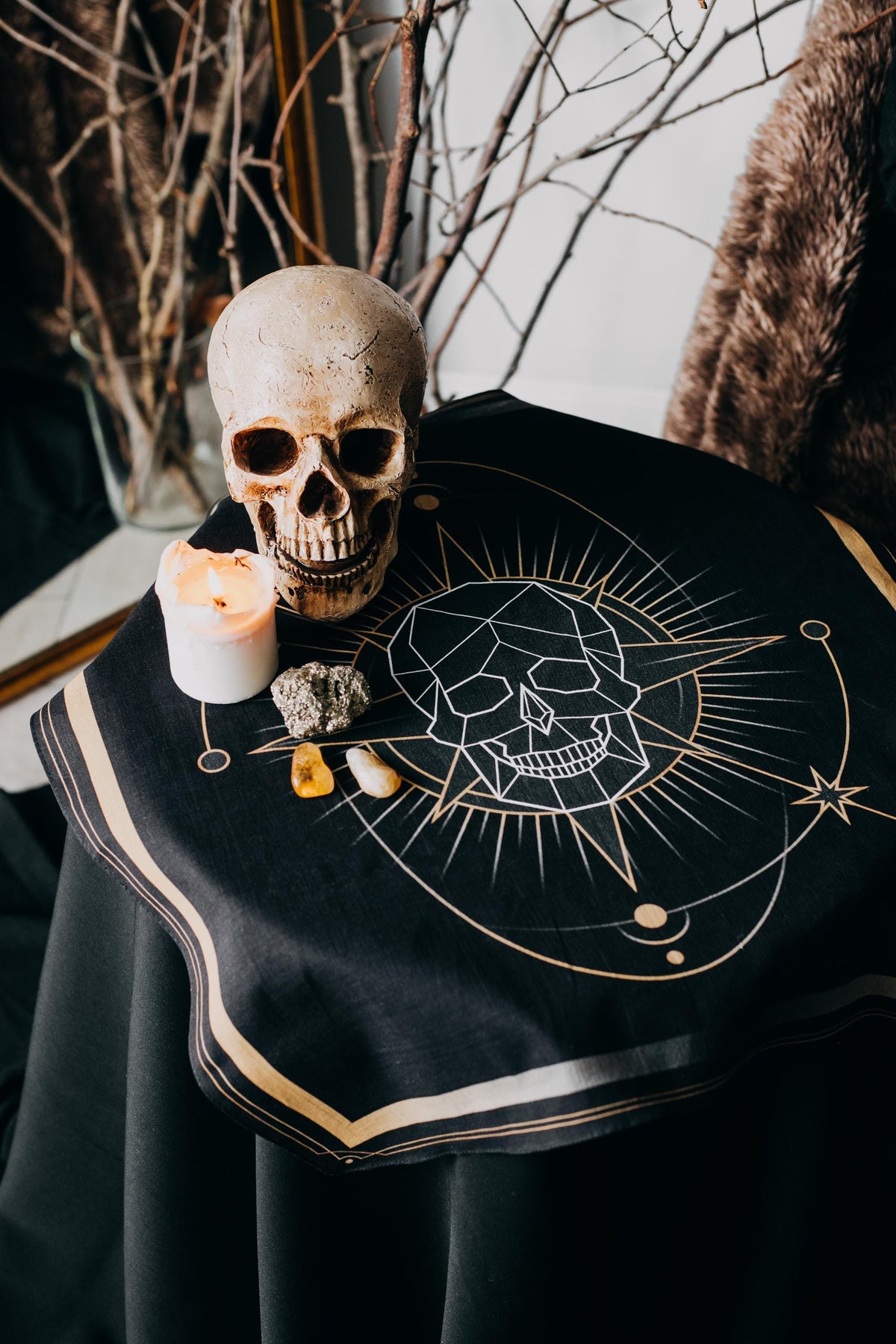 Halloween tarot gift set with shadow work tarot deck, skull altar cloth and velvet tarot bag, photo 5