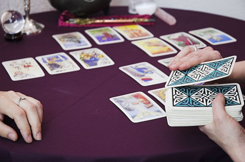 how-to-connect-with-your-tarot-deck